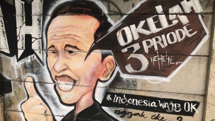 Mural sosok Jokowi di sebuah tembok di Jalan Kebagusan Raya, Kebagusan, Pasar Minggu, Jakarta Selatan pada Selasa (31/8/2026) siang. Mural tersebut menyindir wacana Jokowi untuk maju menjadi presiden tiga periode.